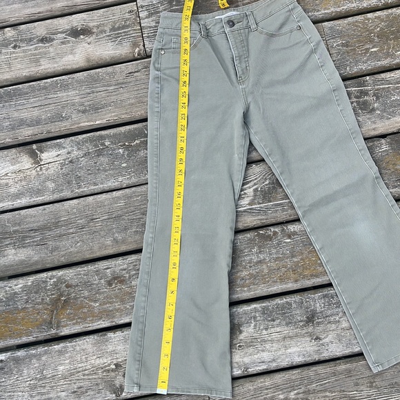 L&Beautiful Cropped Pants - Picture 11 of 12